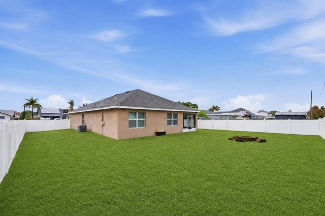 428 SE Fairchild Avenue, Port St. Lucie, Port St Lucie, FL 34984