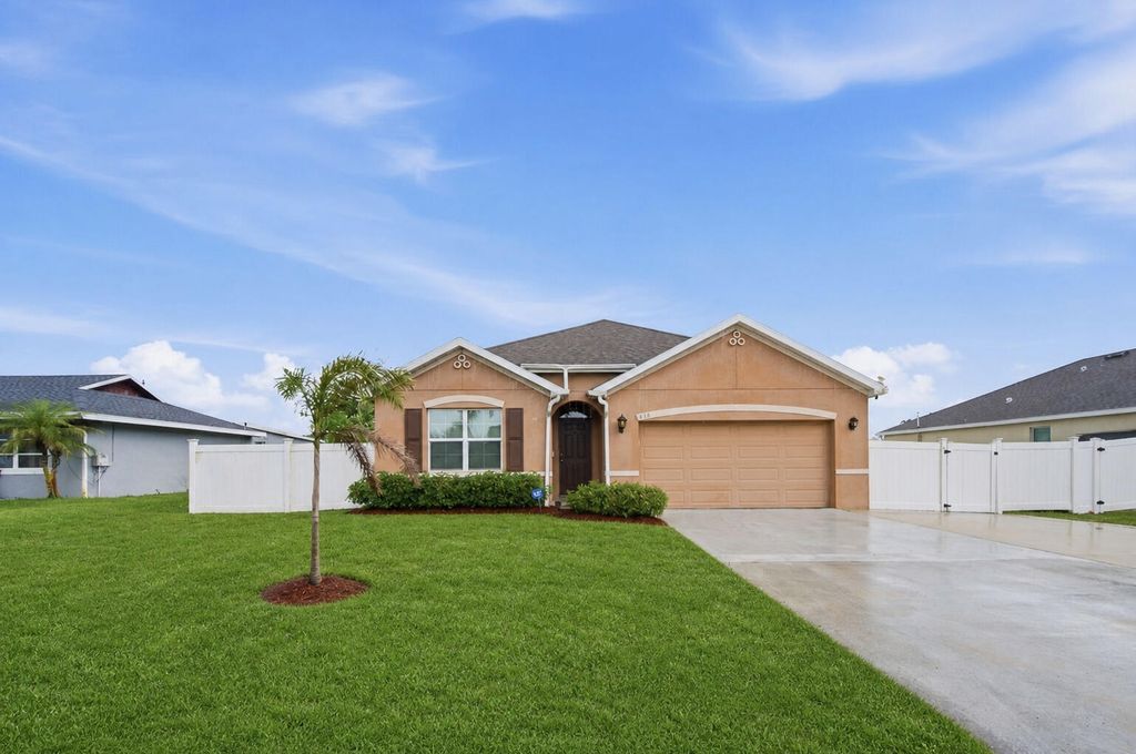 428 SE Fairchild Avenue, Port St. Lucie, Port St Lucie, FL 34984