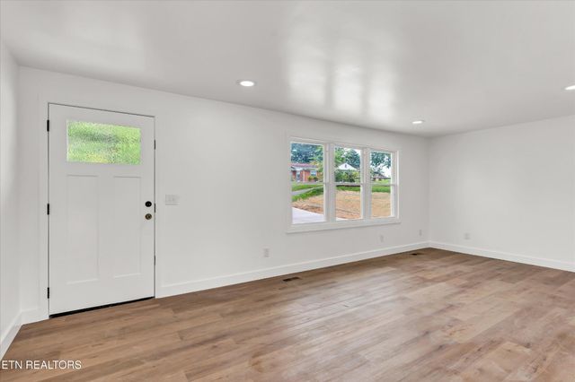 106 Nancy Drive, Clinton, TN 37716
