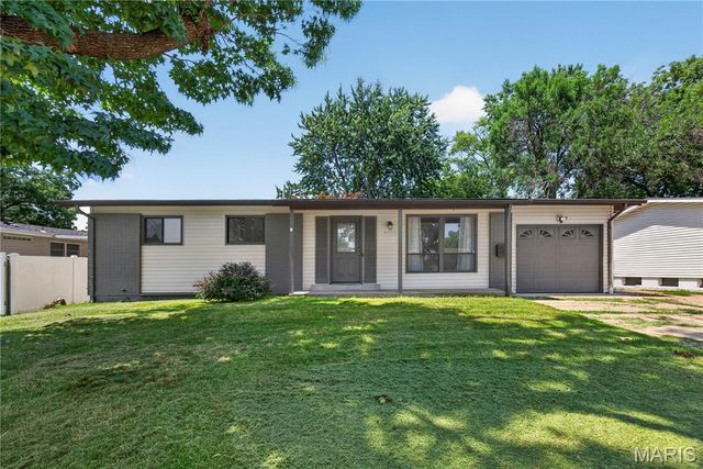 1455 Ranchwood Drive, Florissant, MO 63031