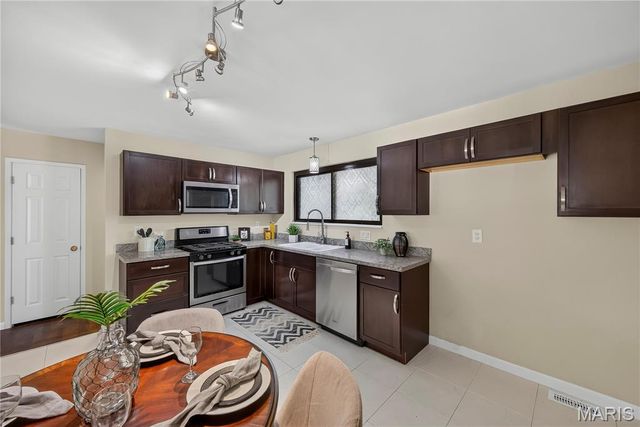 1455 Ranchwood Drive, Florissant, MO 63031