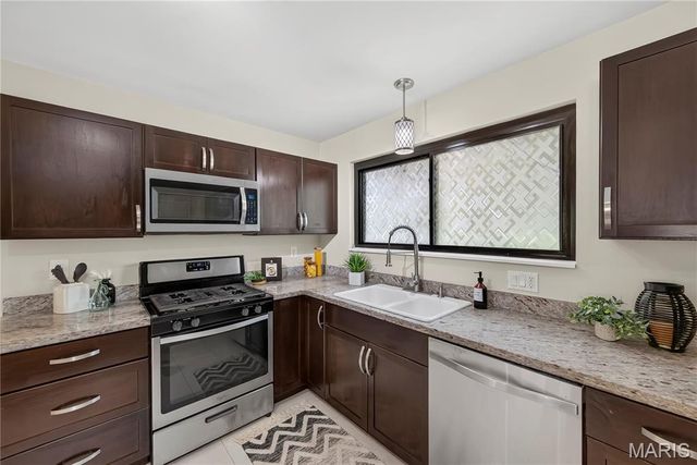 1455 Ranchwood Drive, Florissant, MO 63031