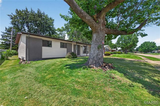 1455 Ranchwood Drive, Florissant, MO 63031