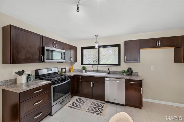 1455 Ranchwood Drive, Florissant, MO 63031