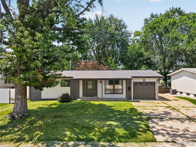 1455 Ranchwood Drive, Florissant, MO 63031