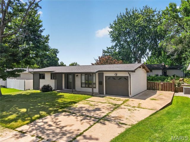 1455 Ranchwood Drive, Florissant, MO 63031