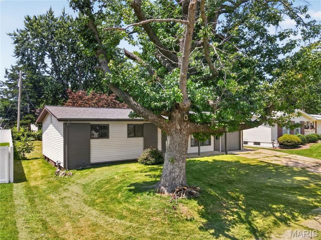 1455 Ranchwood Drive, Florissant, MO 63031