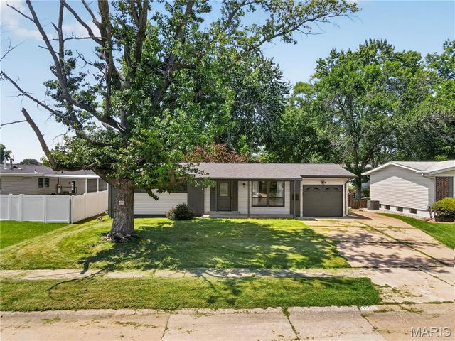 1455 Ranchwood Drive, Florissant, MO 63031