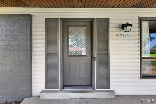 1455 Ranchwood Drive, Florissant, MO 63031