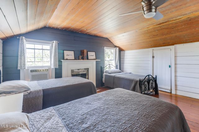 13160 Old Woolmarket Road, Biloxi, MS 39532