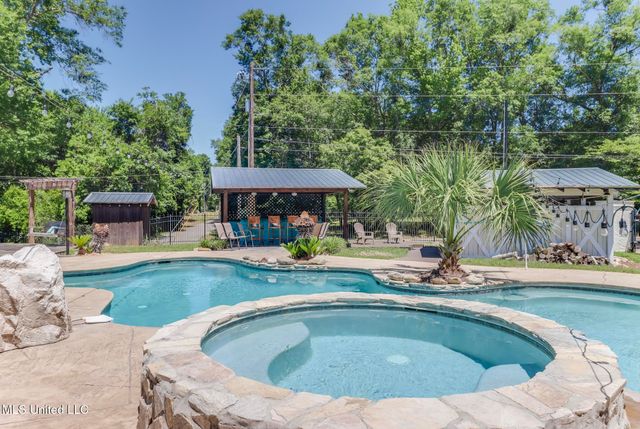 13160 Old Woolmarket Road, Biloxi, MS 39532