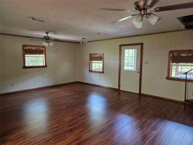 15318 Arrowhead Loop W, Willis, TX 77378