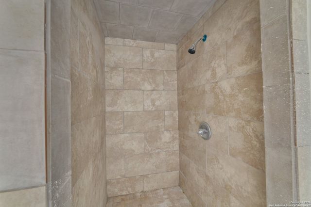 811 S GENERAL MCMULLEN DR, San Antonio, TX 78237