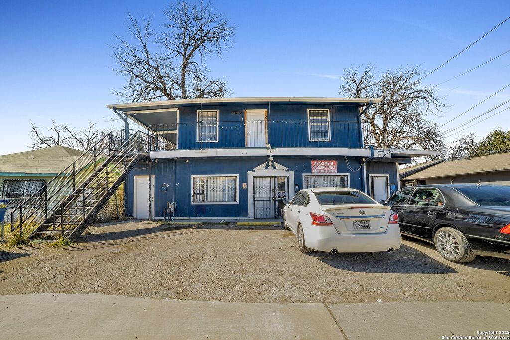 811 S GENERAL MCMULLEN DR, San Antonio, TX 78237