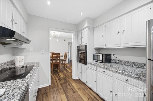 4739 Hedgemore Drive O, Charlotte, NC 28209