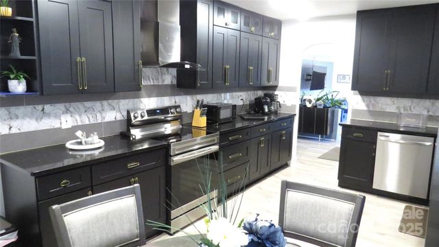 2104 Hillcrest Avenue, Albemarle, NC 28001