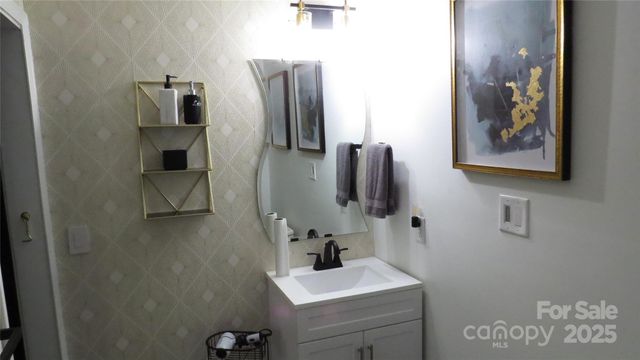 2104 Hillcrest Avenue, Albemarle, NC 28001