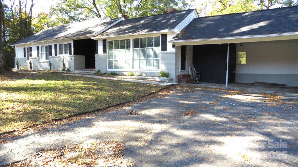 2104 Hillcrest Avenue, Albemarle, NC 28001