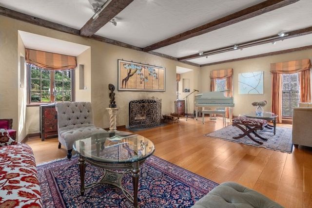 85 Gate House Road, Newton, MA 02467