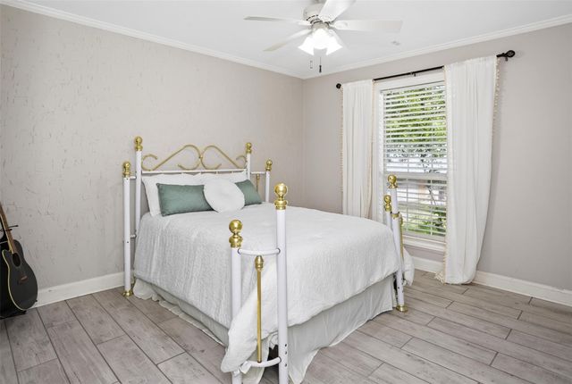 3837 Summer Lane, Huntsville, TX 77340