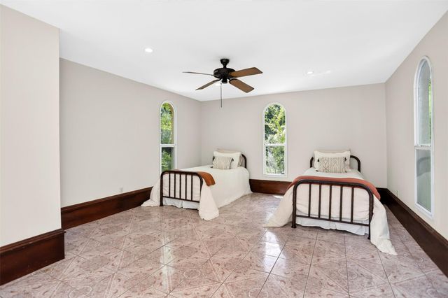 3837 Summer Lane, Huntsville, TX 77340