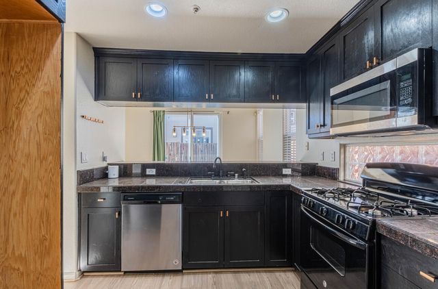 980 Longfellow Drive, Salinas, CA 93906