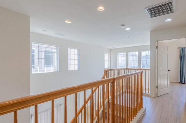 980 Longfellow Drive, Salinas, CA 93906