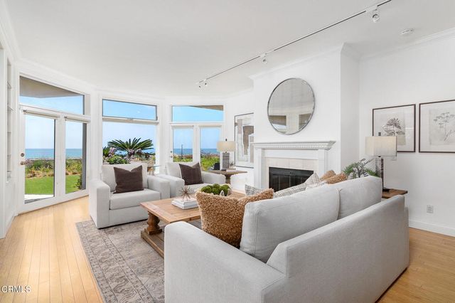 101 Rios Court, Solana Beach, CA 92075