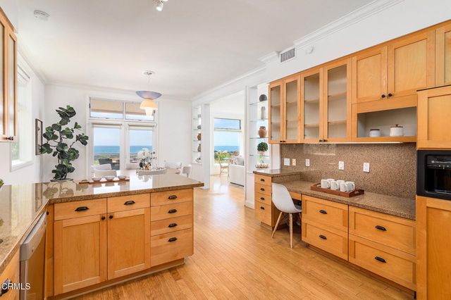 101 Rios Court, Solana Beach, CA 92075