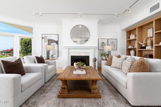 101 Rios Court, Solana Beach, CA 92075