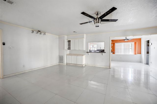 618 Cypresswood Drive, Spring, TX 77388