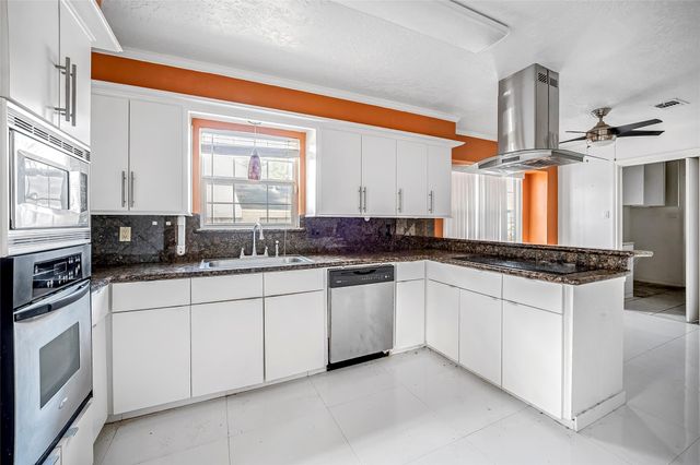 618 Cypresswood Drive, Spring, TX 77388