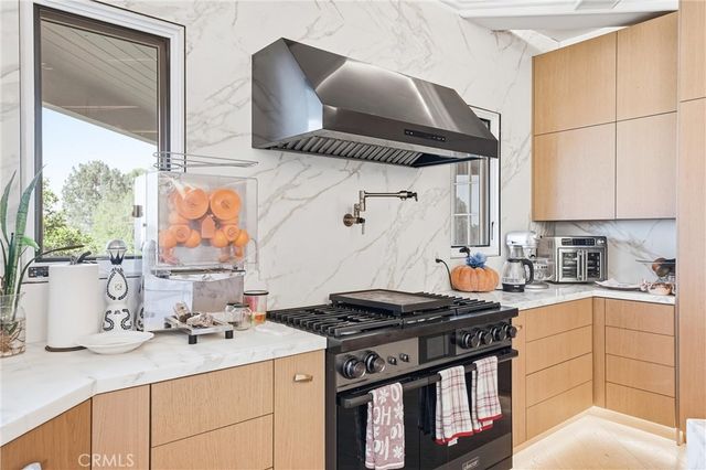 381 S Henning Way, Anaheim, CA 92807