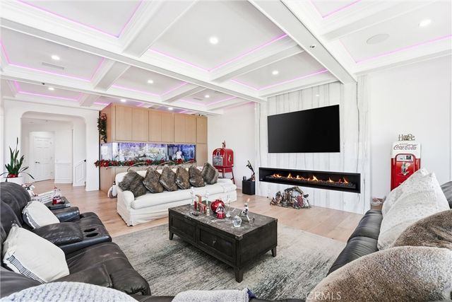 381 S Henning Way, Anaheim, CA 92807