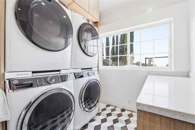 381 S Henning Way, Anaheim, CA 92807