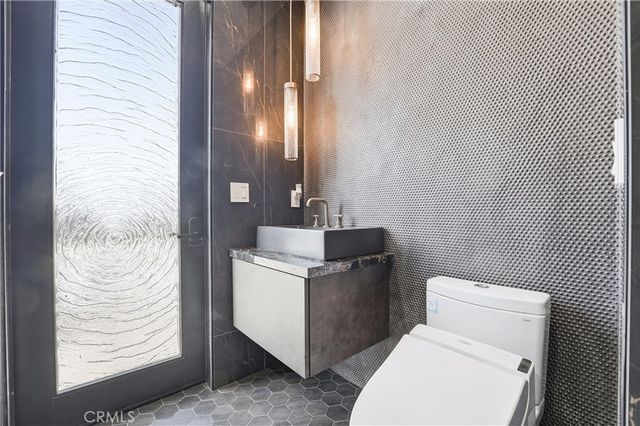 381 S Henning Way, Anaheim, CA 92807