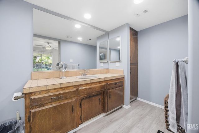 7701 Shetland Drive, Bakersfield, CA 93309