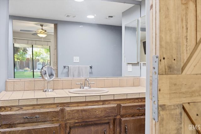 7701 Shetland Drive, Bakersfield, CA 93309