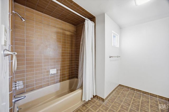 7701 Shetland Drive, Bakersfield, CA 93309