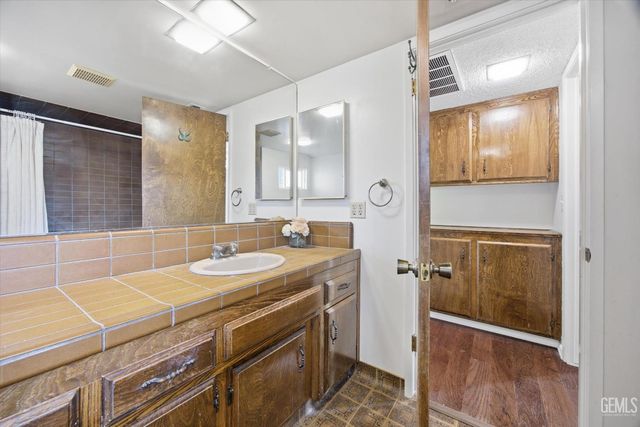 7701 Shetland Drive, Bakersfield, CA 93309