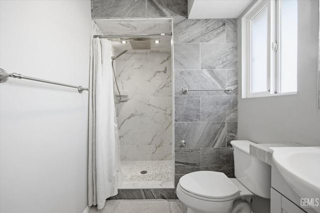 7701 Shetland Drive, Bakersfield, CA 93309