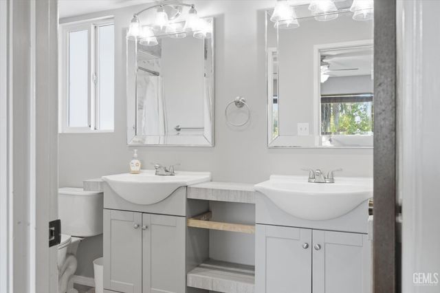 7701 Shetland Drive, Bakersfield, CA 93309