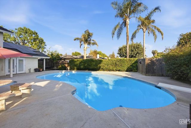 7701 Shetland Drive, Bakersfield, CA 93309