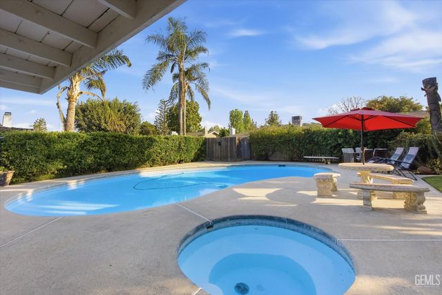 7701 Shetland Drive, Bakersfield, CA 93309