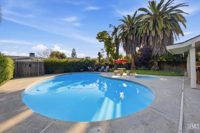 7701 Shetland Drive, Bakersfield, CA 93309