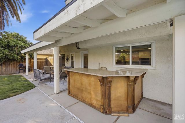 7701 Shetland Drive, Bakersfield, CA 93309