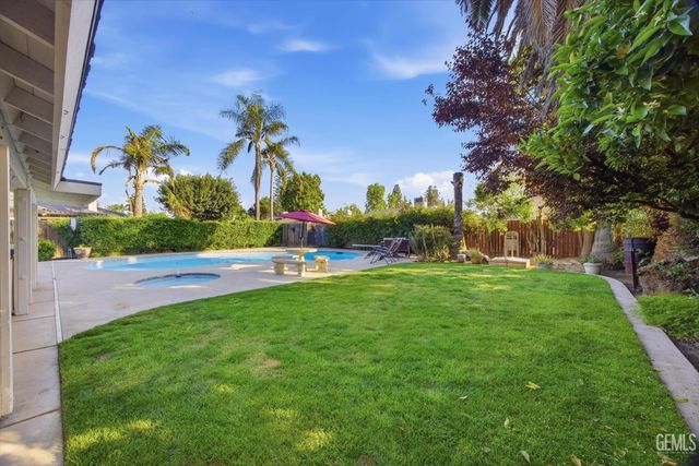 7701 Shetland Drive, Bakersfield, CA 93309