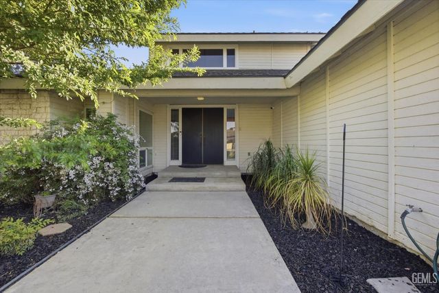 7701 Shetland Drive, Bakersfield, CA 93309