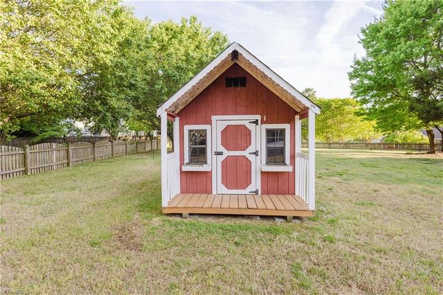 1270 Birch Hill Drive, Kernersville, NC 27284