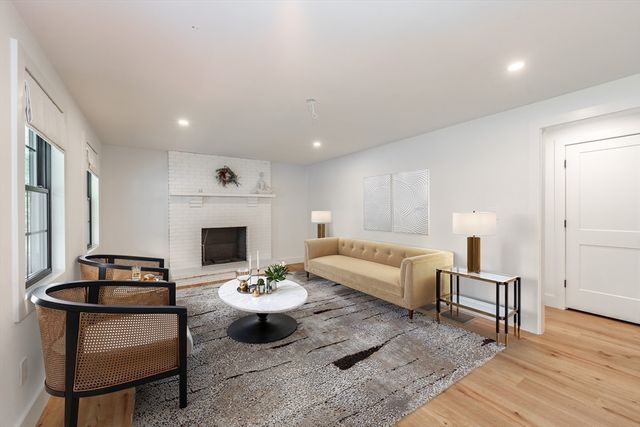 6 Hitching Post Ln, Wilbraham, MA 01095